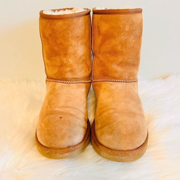 UGG Best Seller Cozy Warm Chestnut Brown Classic Short ll Boots! 🔥 - Picture 2 of 9